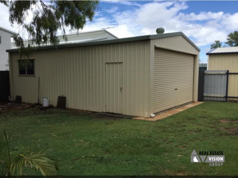 16 Yellowwood St, Blackwater QLD 4717