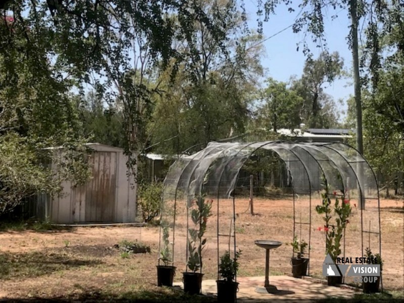 11 Rifle Range Rd, The Gemfields QLD 4702