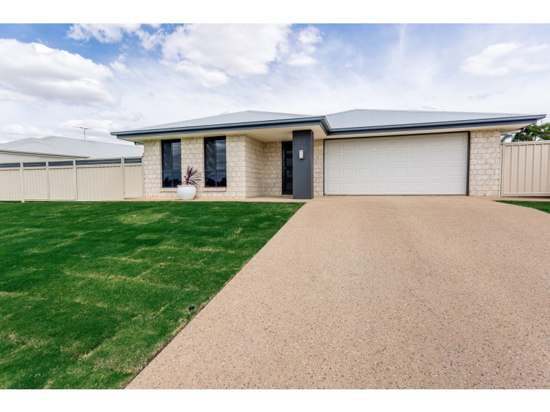 17 Berthun St, Emerald QLD 4720