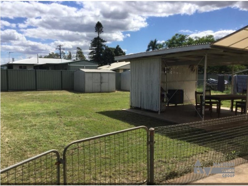 72 Arthur St, Blackwater QLD 4717
