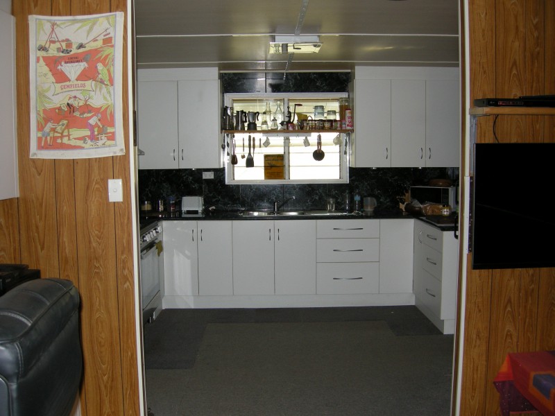 13 Willows Rd, Willows QLD 4702