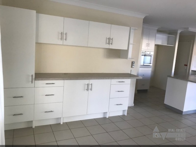 3 Sharlyn Cres, Emerald QLD 4720