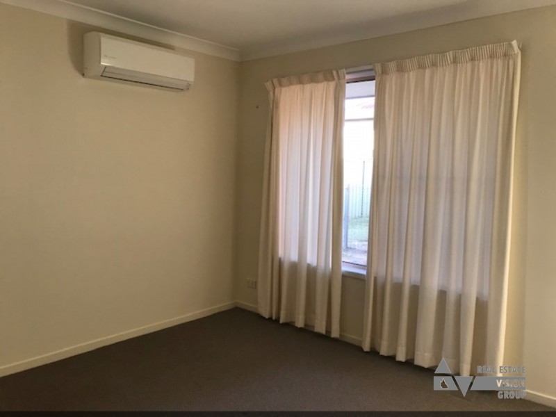 3 Sharlyn Cres, Emerald QLD 4720