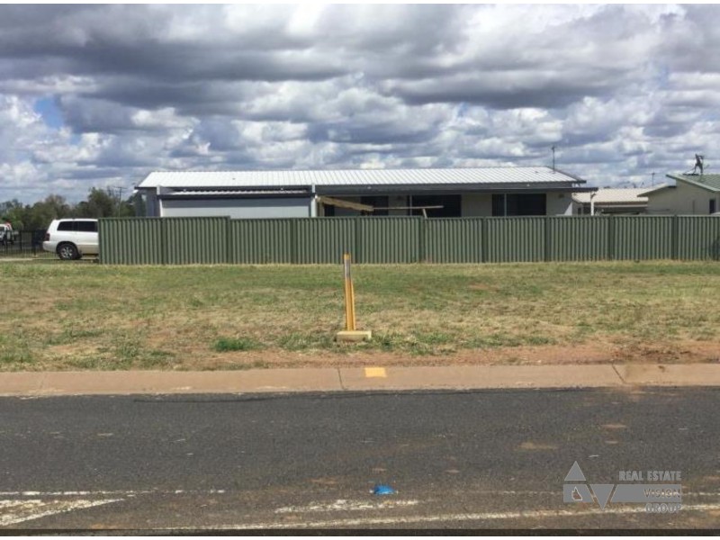 2 Summer Red Ct, Blackwater QLD 4717