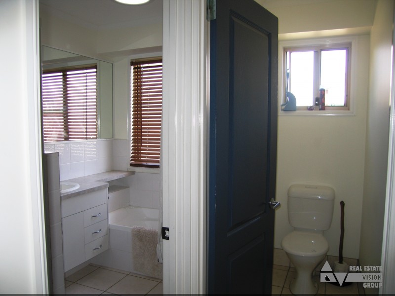 6 Talbot St, Blackwater QLD 4717