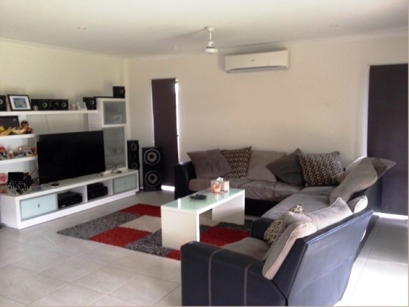 67 Parker Rd, Cannonvale QLD 4802