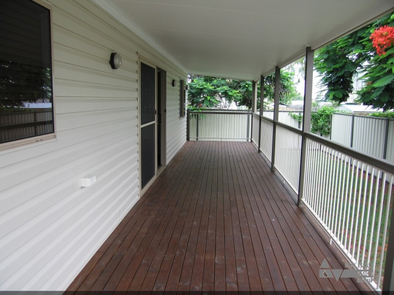 8 Boonery St, Blackwater QLD 4717