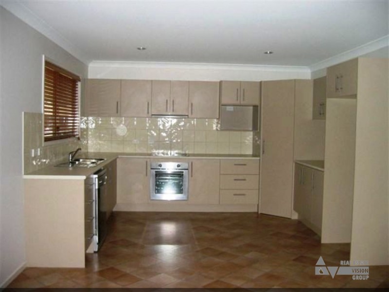 8 Boonery St, Blackwater QLD 4717