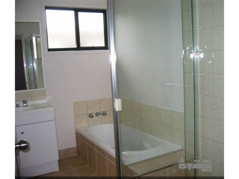 8 Boonery St, Blackwater QLD 4717