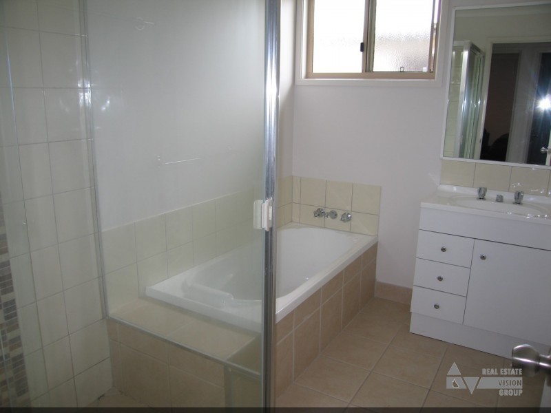 8 Boonery St, Blackwater QLD 4717