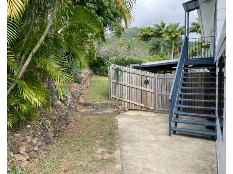 38 Manooka Dr, Cannonvale QLD 4802