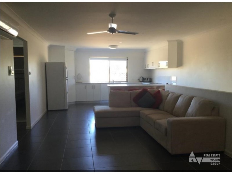 Unit 4/28 Blain St, Blackwater QLD 4717