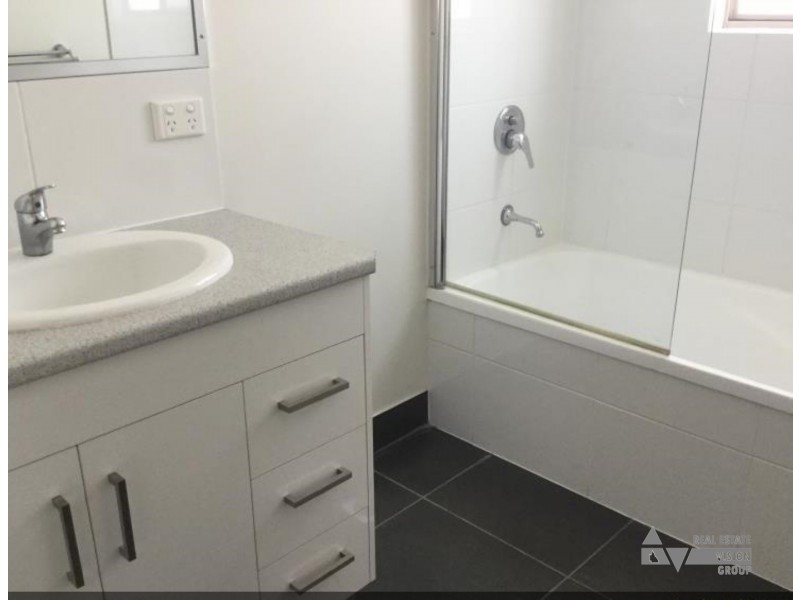 Unit 4/28 Blain St, Blackwater QLD 4717