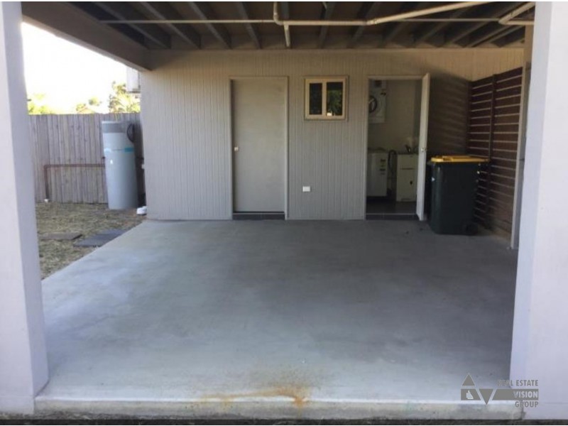 Unit 4/28 Blain St, Blackwater QLD 4717