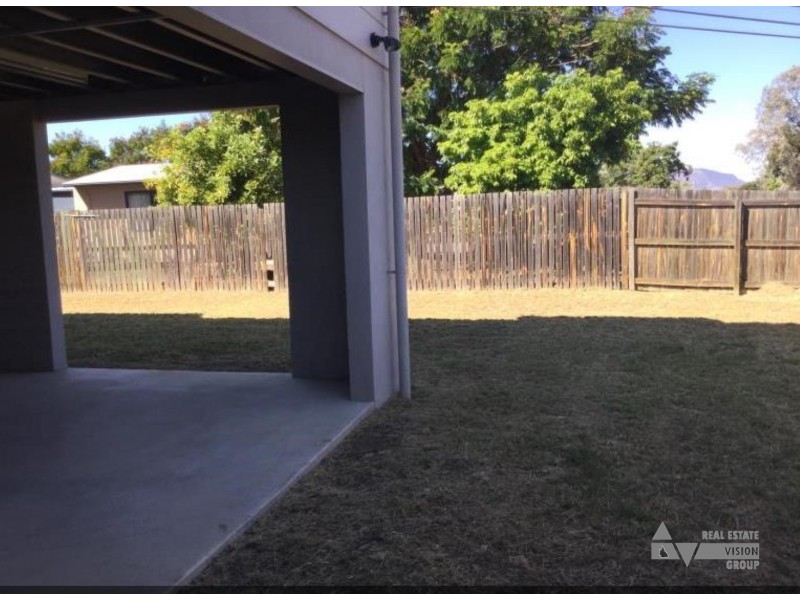 Unit 4/28 Blain St, Blackwater QLD 4717