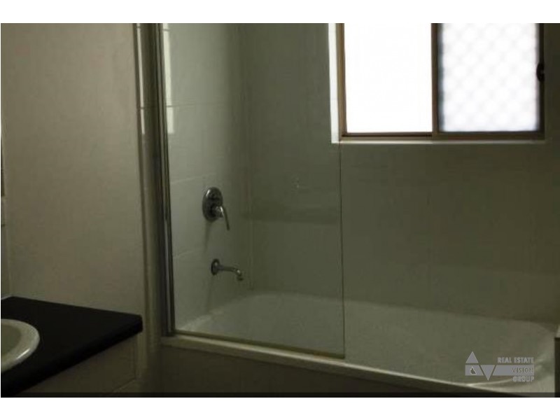 Unit 1/28 Blain St, Blackwater QLD 4717