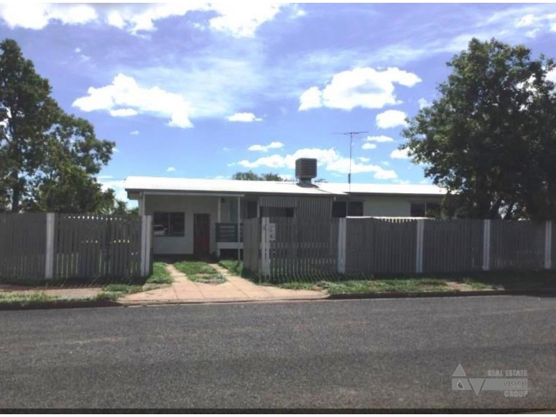 3 Oak St, Blackwater QLD 4717
