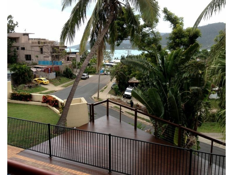 Unit 4/10 Begley St, Airlie Beach QLD 4802
