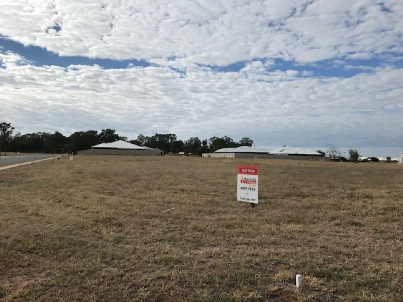 92 Mayfair Dr, Emerald QLD 4720