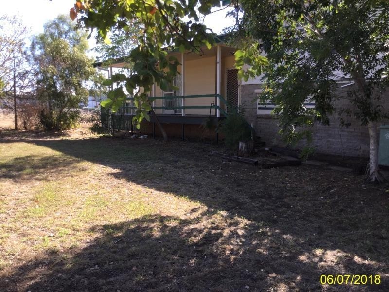 42 Doon St, Blackwater QLD 4717