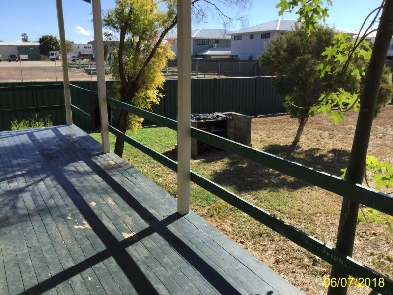 42 Doon St, Blackwater QLD 4717