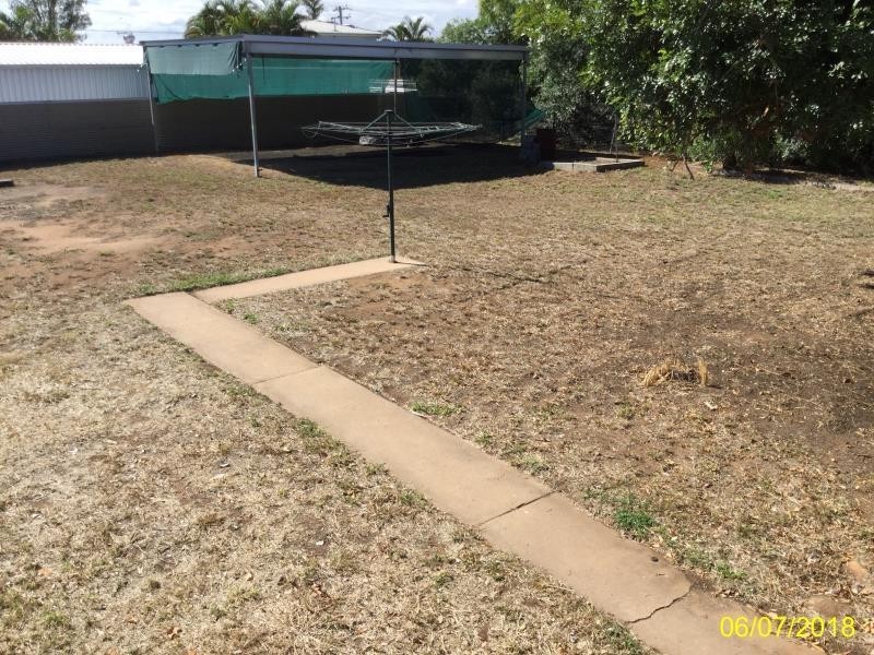 42 Doon St, Blackwater QLD 4717