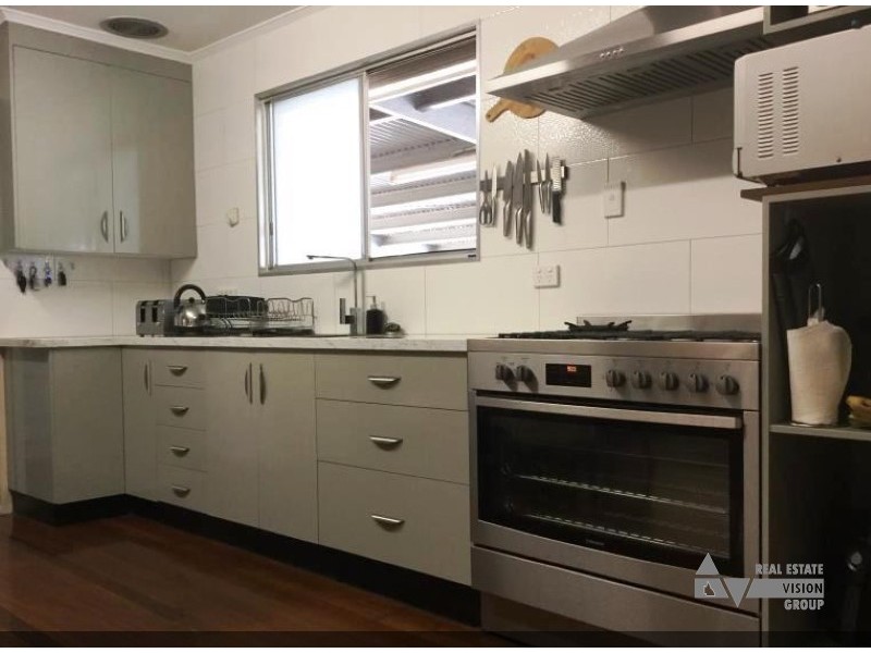 16 Ironbark St, Blackwater QLD 4717