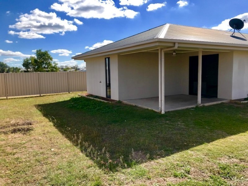2 Easton Street, Emerald QLD 4720