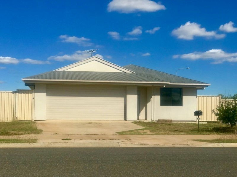 2 Easton Street, Emerald QLD 4720