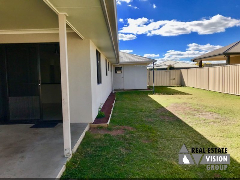 2 Easton Street, Emerald QLD 4720