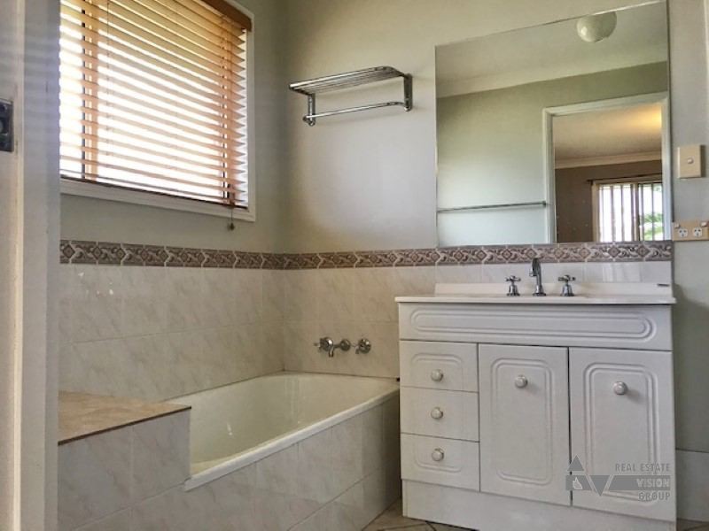 79 Park Ave, Emerald QLD 4720