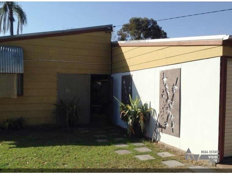 39 Macdonald Cres, Blackwater QLD 4717