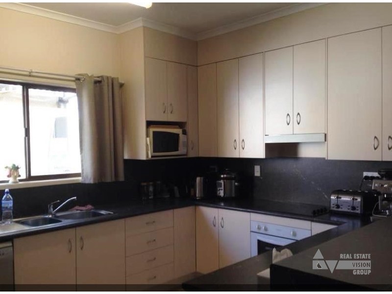 39 Macdonald Cres, Blackwater QLD 4717