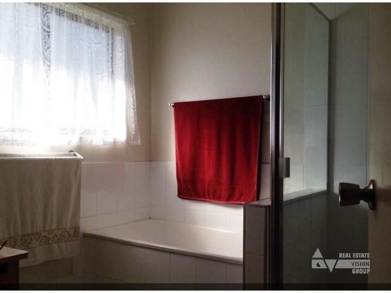 39 Macdonald Cres, Blackwater QLD 4717