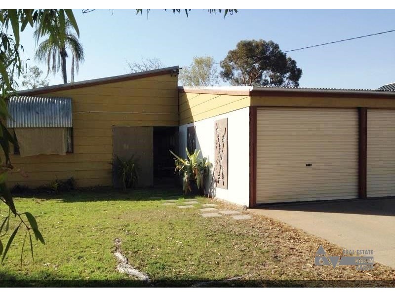 39 Macdonald Cres, Blackwater QLD 4717