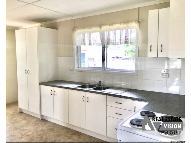 28 Long St, Blackwater QLD 4717