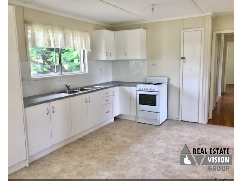 28 Long St, Blackwater QLD 4717