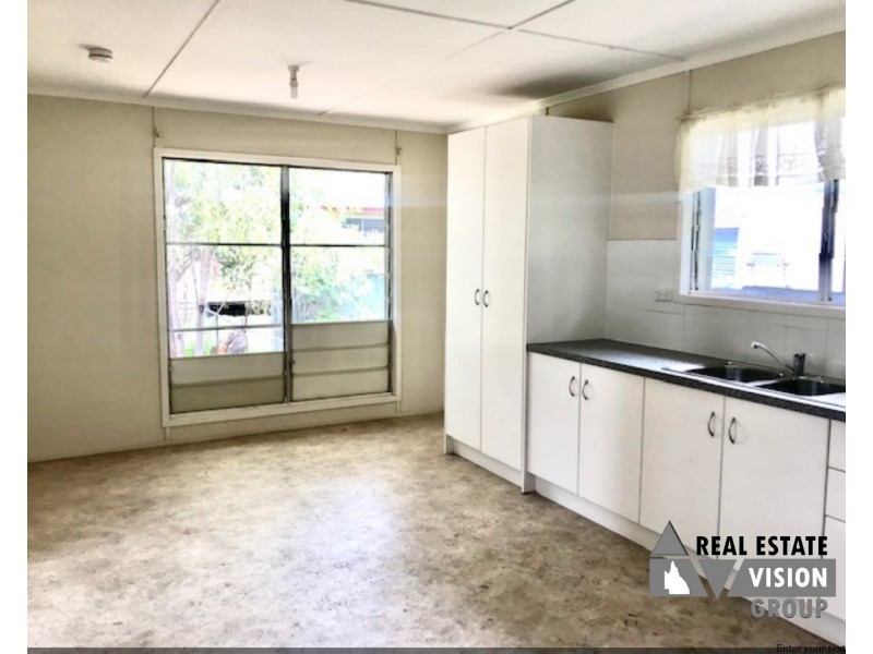 28 Long St, Blackwater QLD 4717