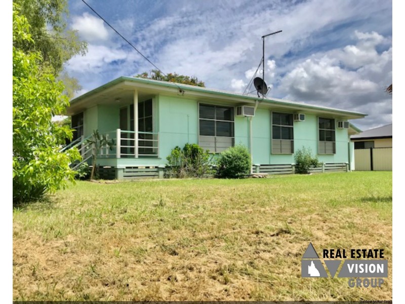 28 Long St, Blackwater QLD 4717