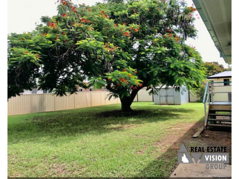 28 Long St, Blackwater QLD 4717
