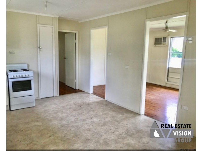 28 Long St, Blackwater QLD 4717