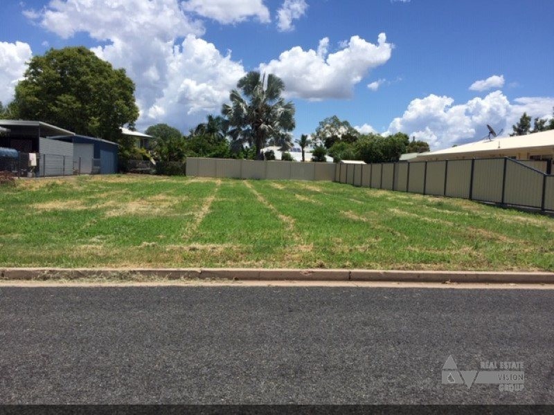 19 Barry St, Emerald QLD 4720