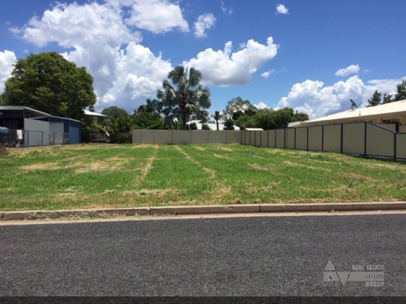 19 Barry St, Emerald QLD 4720