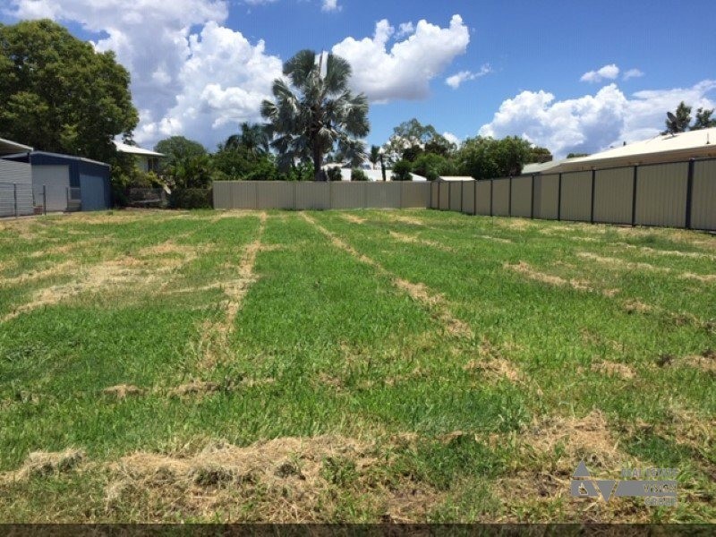 19 Barry St, Emerald QLD 4720