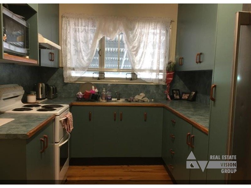 20 Arnold St, Blackwater QLD 4717