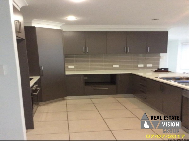 8 Whitney St, Emerald QLD 4720