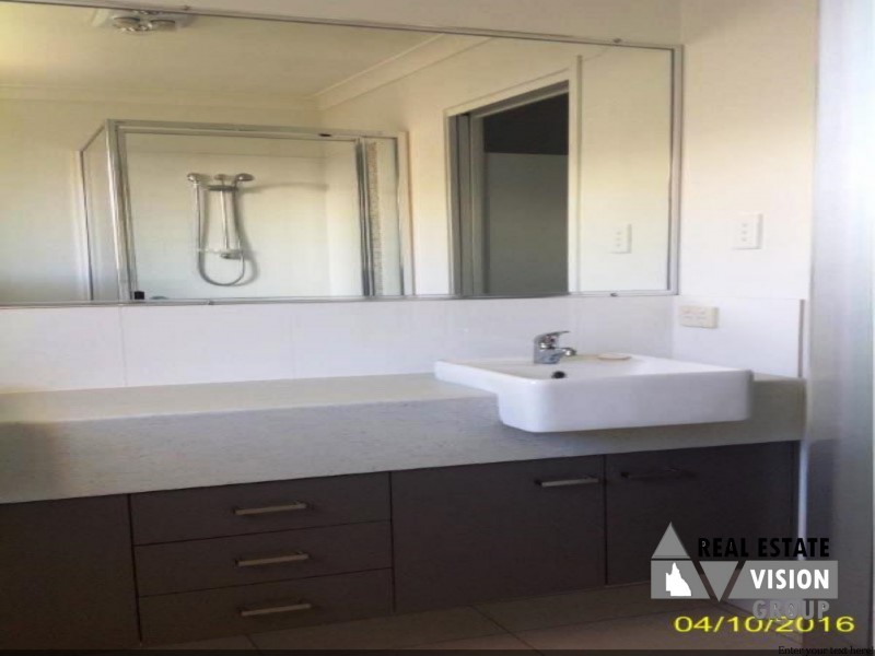 8 Whitney St, Emerald QLD 4720