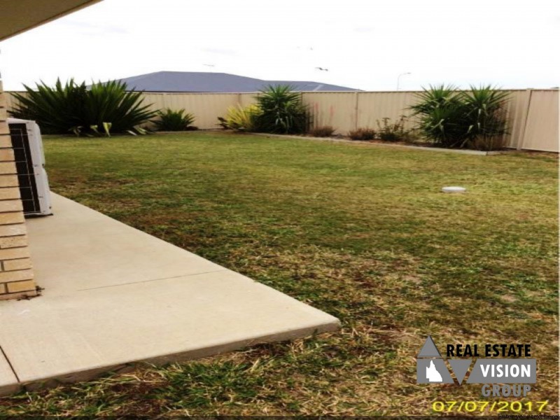 8 Whitney St, Emerald QLD 4720