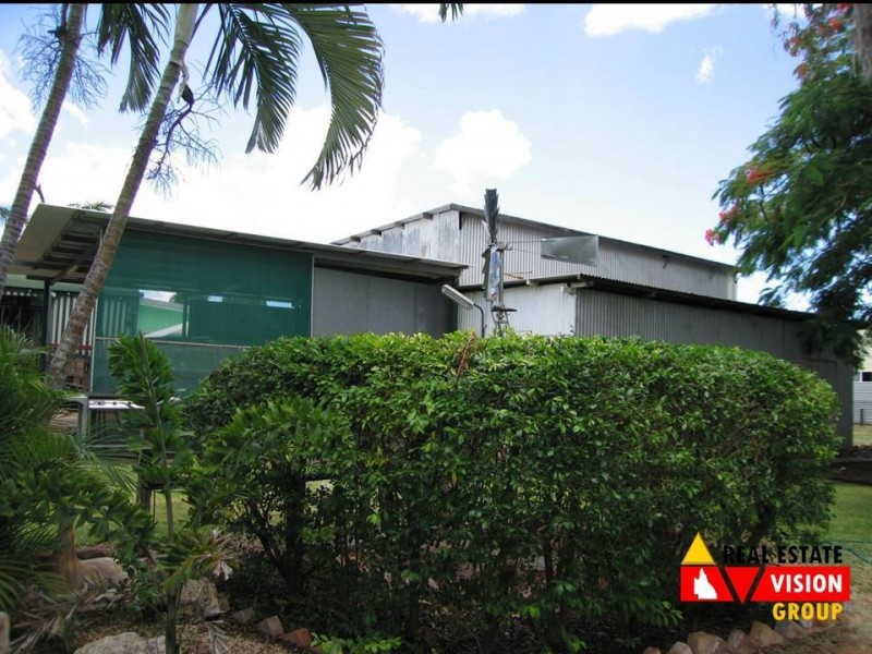 17-19 East Street, Bluff QLD 4702