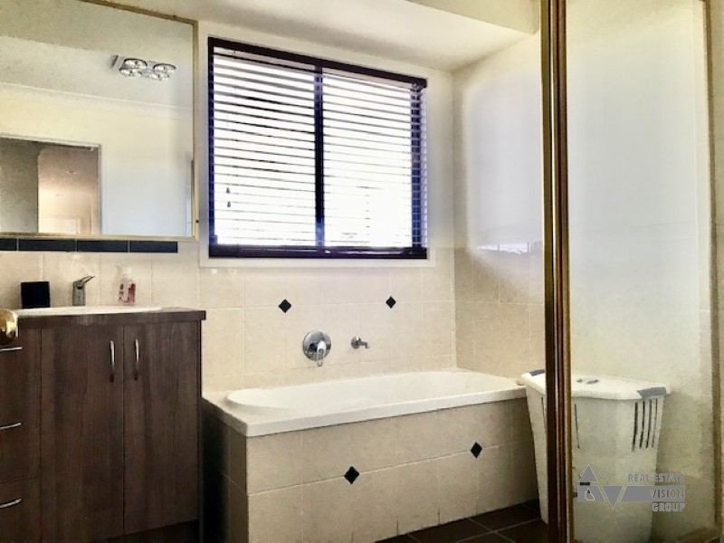 14 Baird St, Emerald QLD 4720